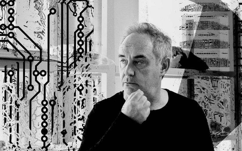 Ferran Adrià con fondo abstracto